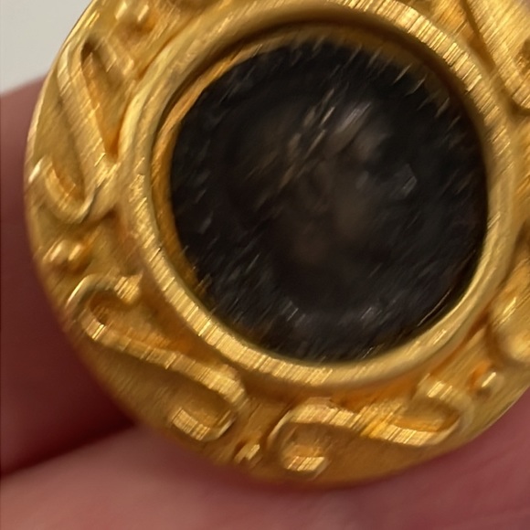 Linda Levinson Clip On Earrings - Picture 3 of 5